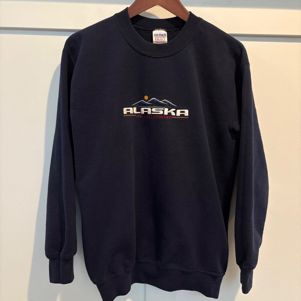 Alaska Sweatshirt Small Navy Gildan Crew Fleece Embroidered The Last Frontier